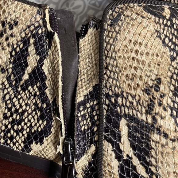 Sam Edelman ankle boots. Size 8.5. Moderate wear. Scuffs as shown. - Picture 7 of 8